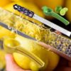 Rasp zesteur Pomagranate rood Microplane - Afbeelding 2