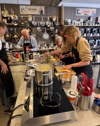De Demeyere workshop is heel interessant. 
👉🏻 Er is een annulering om 15.30 uur. Wil je aanschuiven bel dan direct naar 0174622168 om deze plaats te reserveren.